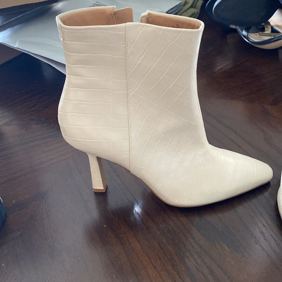 Express off white booties - Picture 2 of 5